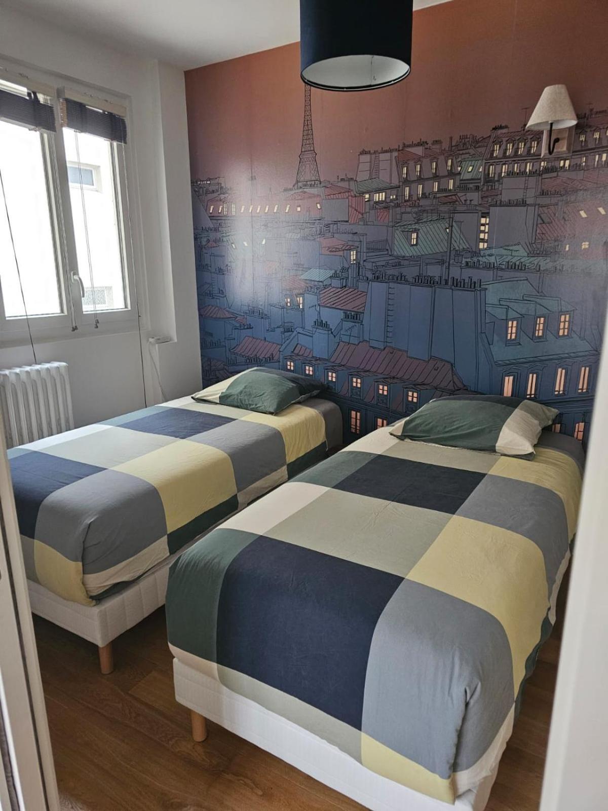 View Sur La Seine Apartment Paris Bagian luar foto